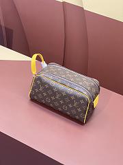 Louis Vuitton Dopp Kit Toiletry yellow line Pouch - 2