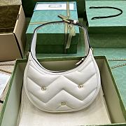 Gucci GG Marmont half-moon-shaped white leather bag  - 5