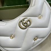 Gucci GG Marmont half-moon-shaped white leather bag  - 4