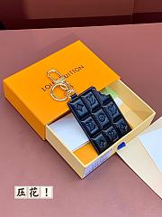 Louis Vuitton chocolate bar keychain  - 4