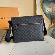 Louis Vuitton District MM Messenger Bag - 4