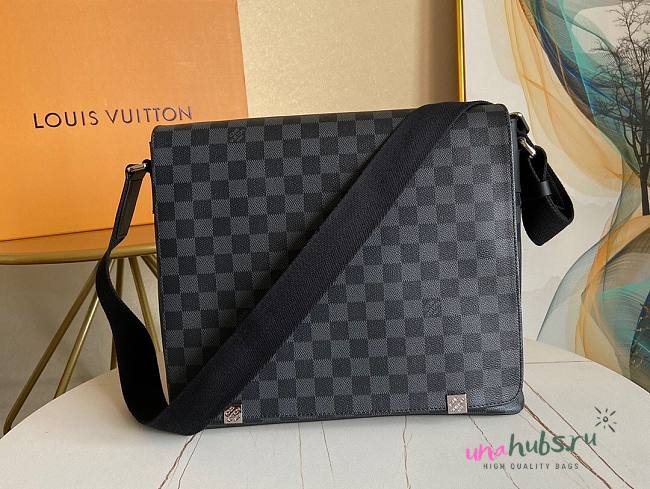 Louis Vuitton District MM Messenger Bag - 1