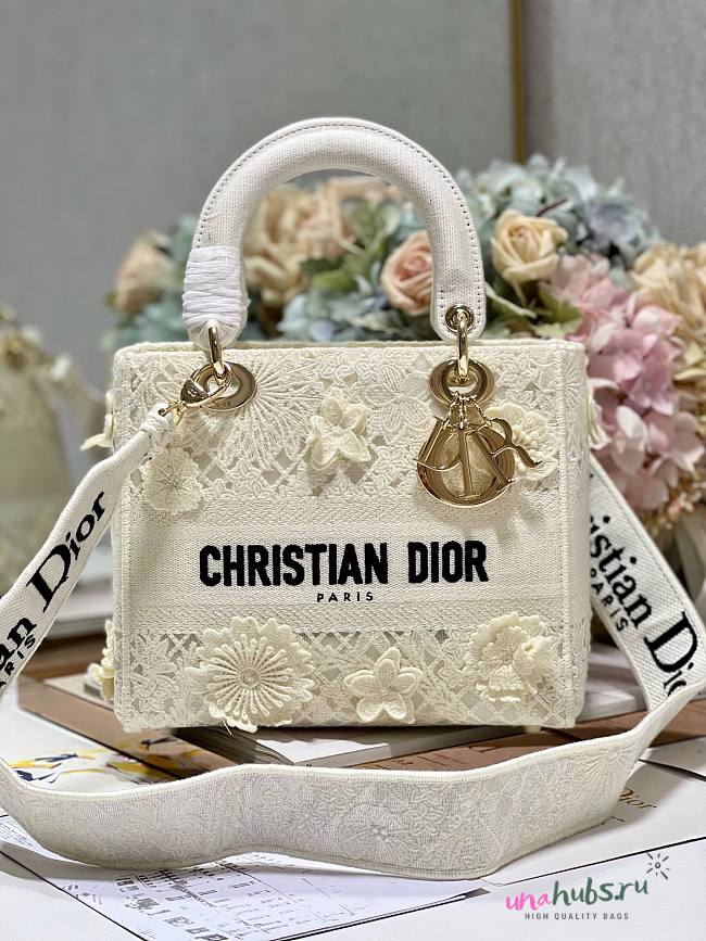 Dior Lady D-lite medium white flower embroidery bag - 1