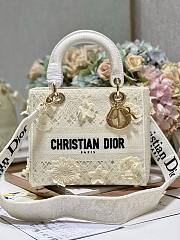 Dior Lady D-lite medium white flower embroidery bag - 1