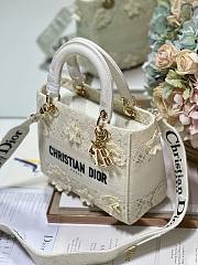 Dior Lady D-lite medium white flower embroidery bag - 3