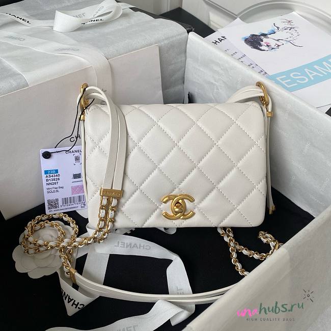 Chanel small foldable white lambskin gold hardware bag - 1