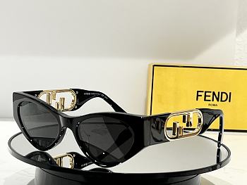 Fendi sunglasses ( 4 colors)