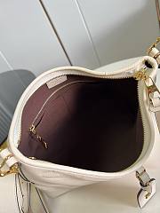 Louis Vuitton Carryall Cream Bag - 4