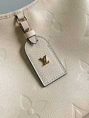 Louis Vuitton Carryall Cream Bag - 5