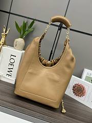 Loewe Squeeze small beige leather bag - 6