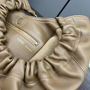 Loewe Squeeze small beige leather bag - 5