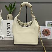 Loewe Squeeze small white leather bag - 5