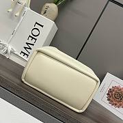 Loewe Squeeze small white leather bag - 6