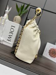 Loewe Squeeze small white leather bag - 4