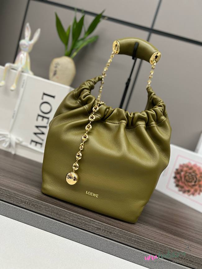 Loewe Squeeze small olive leather bag - 1