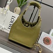 Loewe Squeeze small olive leather bag - 3