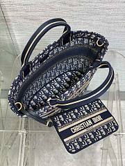 Dior blue monogram embroidery basket bag - 5