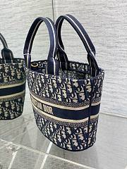 Dior blue monogram embroidery basket bag - 6