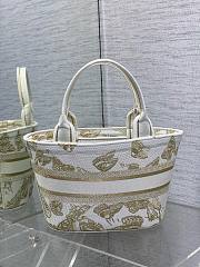 Dior blue white and gold butterfly embroidery basket bag - 4