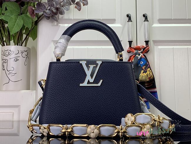 Louis Vuitton Capucines Mini Blue Leather M23280 Bag - 1