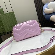 Gucci marmont pink iridescent shoulder bag - 2