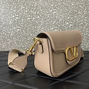 Valentino Garavani Loco beige shoulder bag - 2