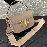 Valentino Garavani Loco beige shoulder bag - 4