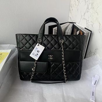 Chanel pocket black leather tote bag