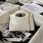 Chanel 23A white leather 31 bag - 4