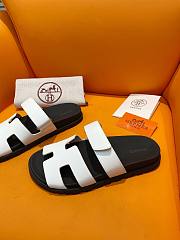 Hermes Chypre white/ black leather sandal - 2