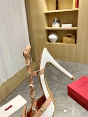 Valentino Garavani Rockstud Bow White Slingback Heels - 2