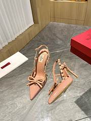 Valentino Garavani Rockstud Bow Beige Slingback Heels - 6