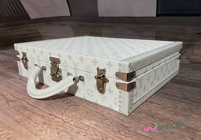 Louis Vuitton M30650 Bisten Chest 50 - 1