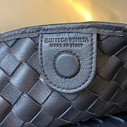 Bottega Veneta Sardine chain dark blue leather shoulder bag - 2