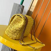 YSL Niki medium yellow raffia shoulder bag - 4