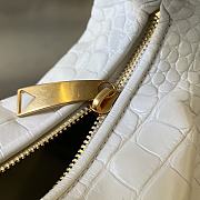 Bottega Veneta white crocodile skin bag - 5