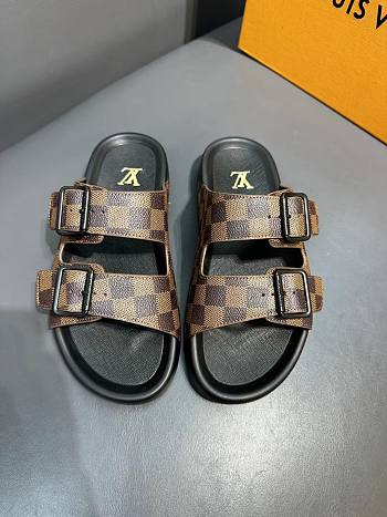 Louis Vuitton brown damier slippers