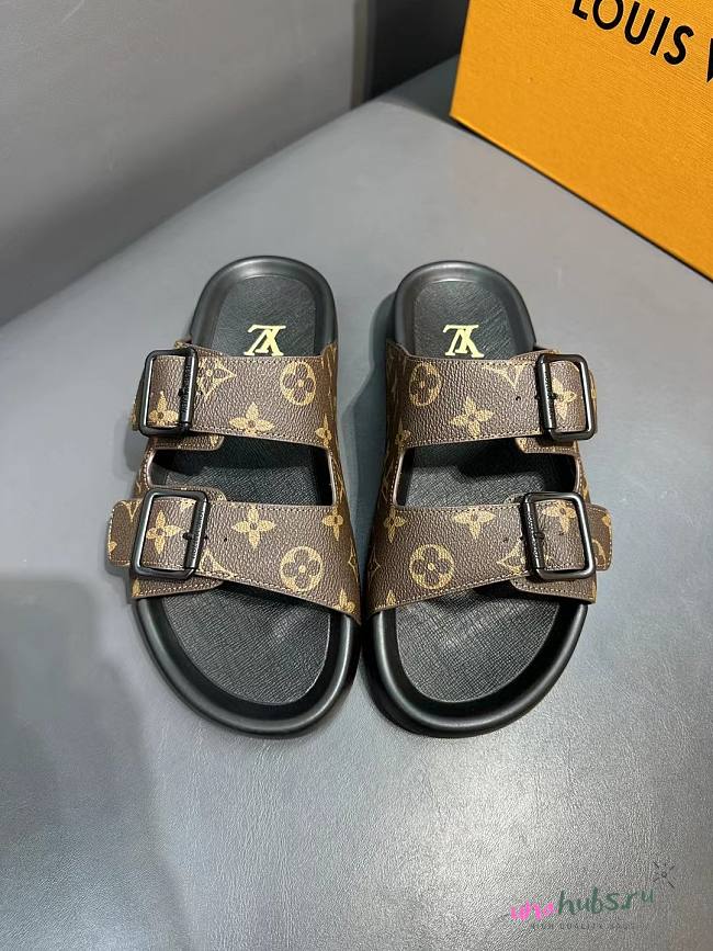 Louis Vuitton brown monogram slippers - 1