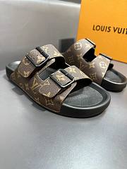 Louis Vuitton brown monogram slippers - 2