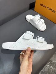 Louis Vuitton white monogram slippers - 4