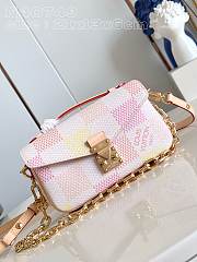 Louis Vuitton Pochette Métis East West Bag Peach Pink - 21.5 x 13.5 x 6 cm - 1