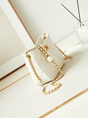 	 Chanel Hobo Shoulder Bag White - 13-18-7cm - 5