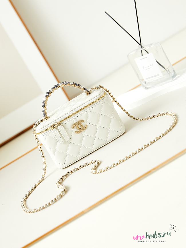 Chanel Vanity Shoulder Bag With Handle In White - 10-17-8cm - 1