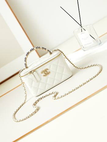 Chanel Vanity Shoulder Bag With Handle In White - 10-17-8cm