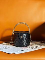 Chanel Vanity Bag in Black Lambskin With Metal Handle - 11x13x12cm - 4