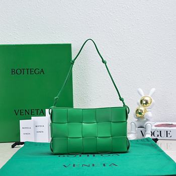 	 Bottega Veneta Green Cassette Pouch Bag - 22.5x13.5x4.5cm