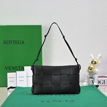 	 Bottega Veneta Black Cassette Pouch Bag - 22.5x13.5x4.5cm