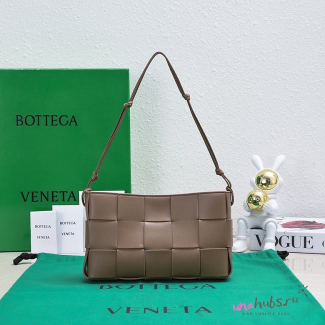 	 Bottega Veneta Brown Cassette Pouch Bag - 22.5x13.5x4.5cm - 1