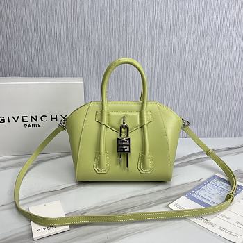 	 Givenchy Antigona Green Small Bag - 23*27*13CM