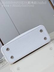 	 Louis Vuitton Capucines Mini White Taurillon-leather and ostrich-leather trim - 21 x 14 x 8 cm - 3